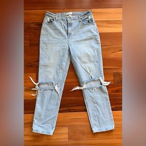 Abercrombie Curve Love Ultra High Rise 90s Straight
Jean